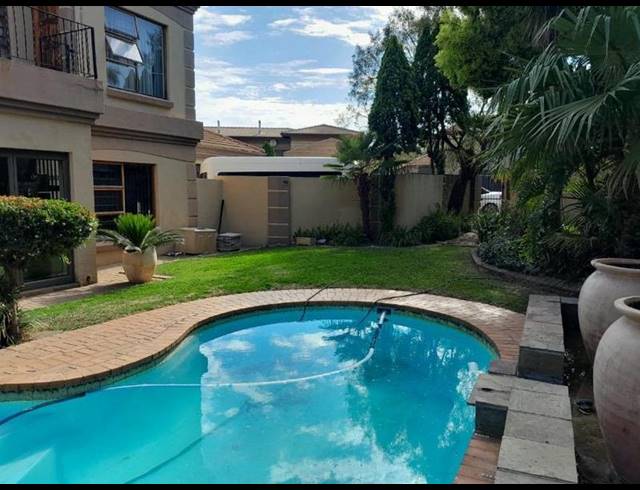 4 BEDROOM HOUSE FOR SALE IN VAN RIEBEECK PARK